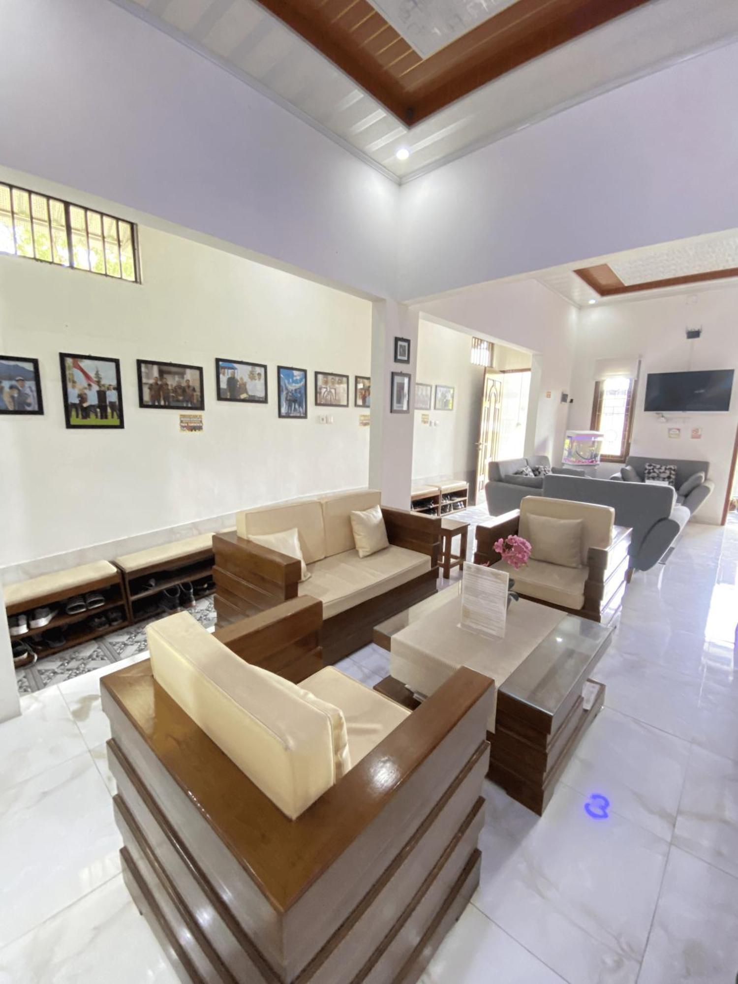 Villa Remboelan Shariah Guest House Surakarta  Bagian luar foto